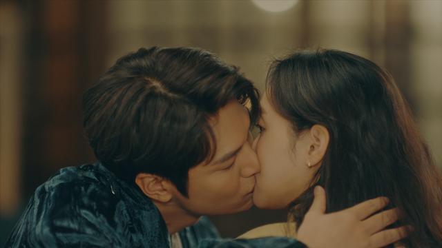 最新吻戲心動瞬間，甜蜜愛情誓言的每一吻！