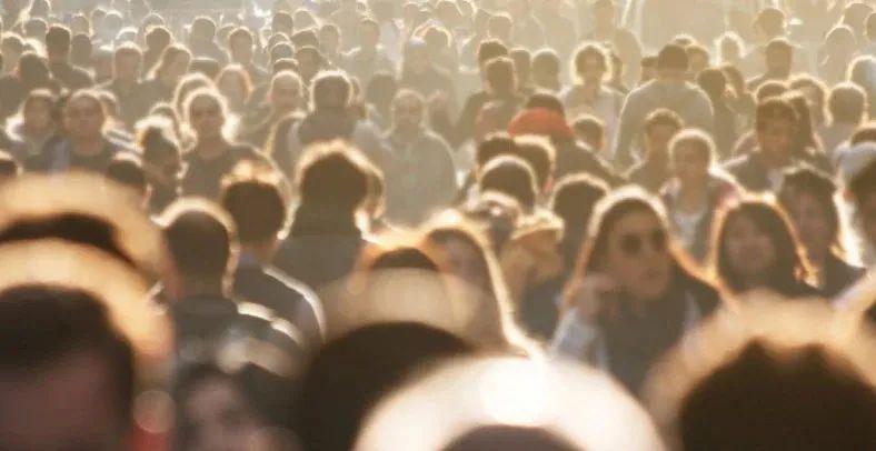 最新疫情復(fù)陽(yáng)背景下，變化中的學(xué)習(xí)與自信成就的力量鑄就新篇章