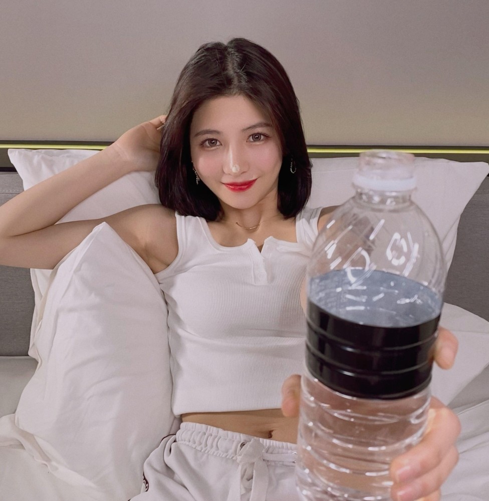 演員李潼，炸裂演技與魅力閃耀小紅書之星