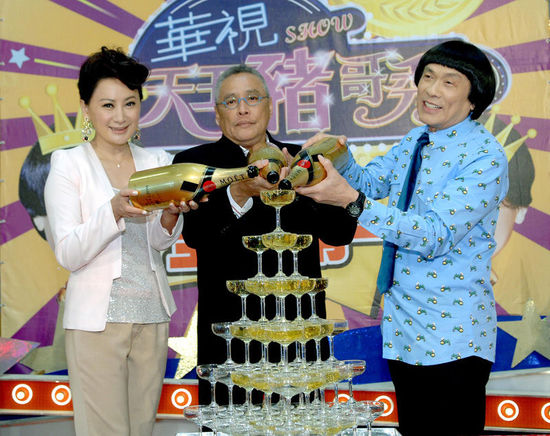 豬哥亮陳亞蘭最新動(dòng)態(tài)揭秘，小巷美食寶藏大揭秘！