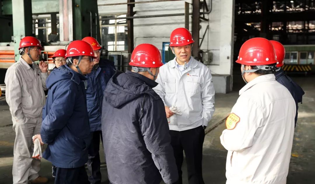 鞍鋼集團(tuán)領(lǐng)導(dǎo)層引領(lǐng)變革，鑄就輝煌新篇章