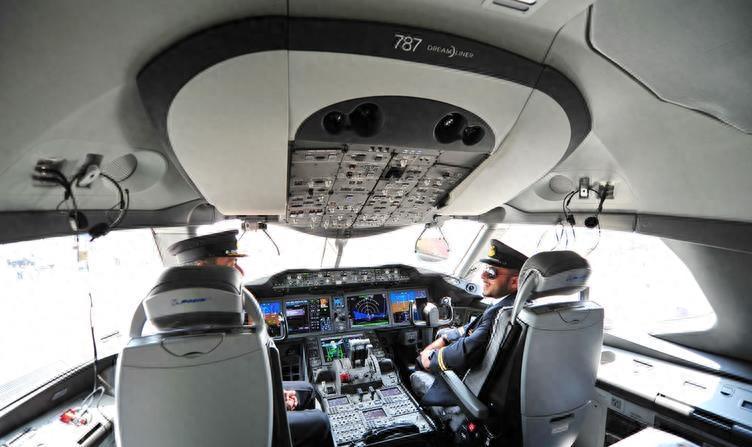 2013年飛機最新報價深度探討，以當年市場為例