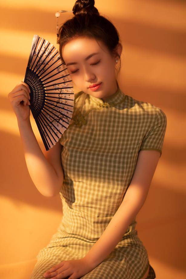 女演員古箏，與自然美景的邂逅，探尋內(nèi)心平和之聲