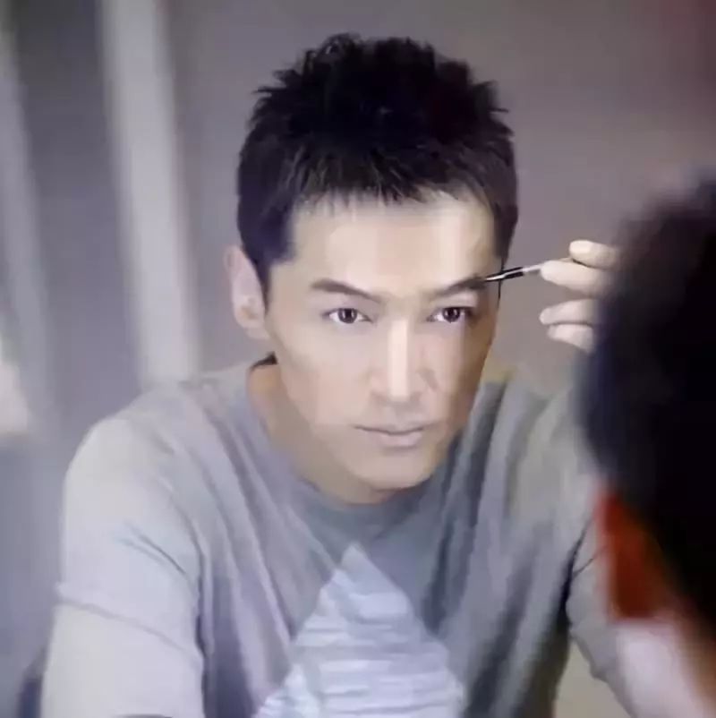 男明星與同性戀話題，理解與尊重的步驟指南