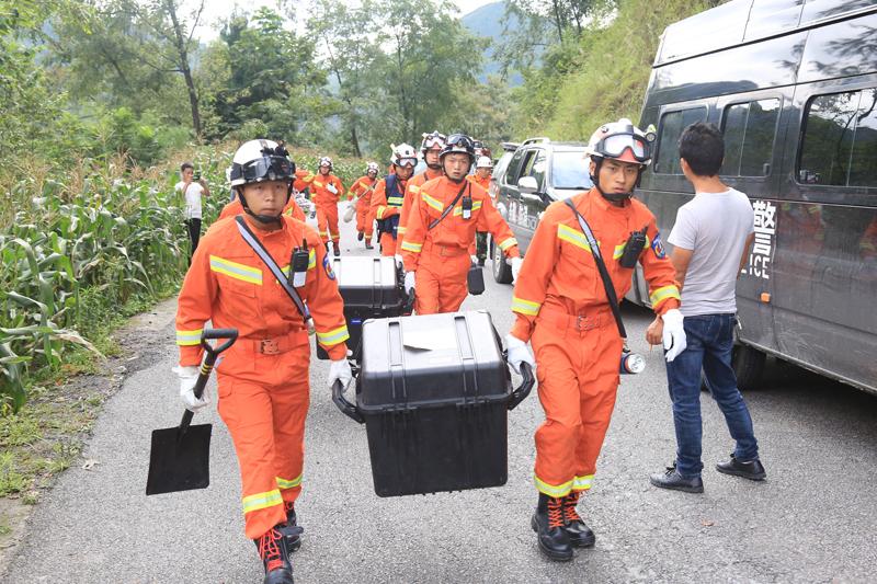 納雍山體滑坡最新消息，探秘滑坡背后神秘角落的小巷特色小店
