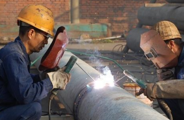 最新電焊工退休年齡，自然美景下的職業(yè)人生探索之旅