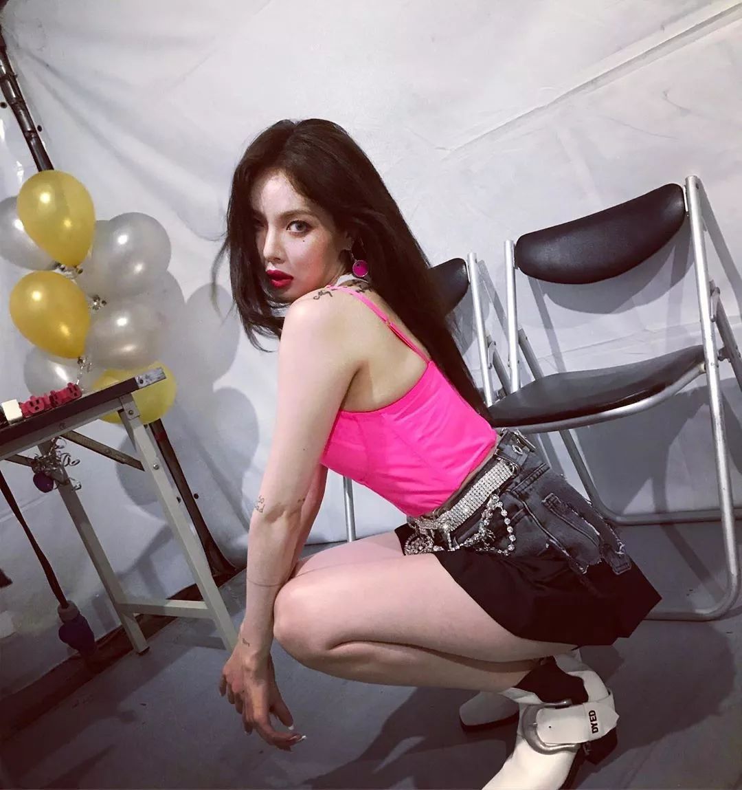 泫雅擁抱自然，尋找內心寧靜之旅的最新動態(tài)