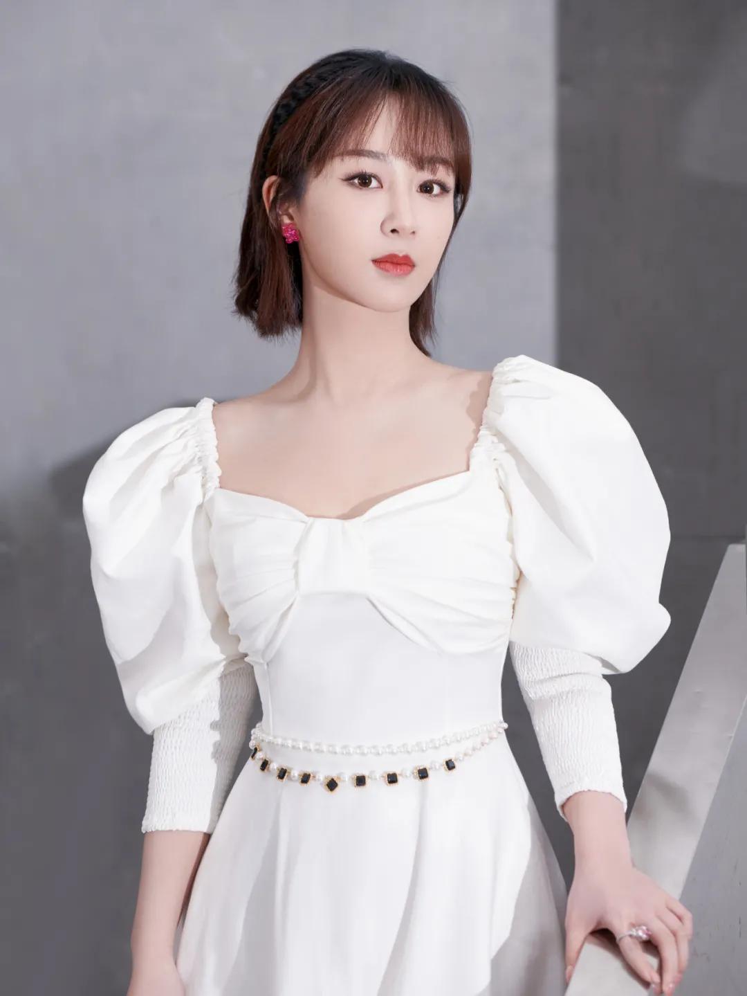 楊紫短發(fā)新潮流，時(shí)尚造型指南與打造技巧