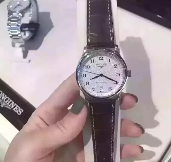 最新款浪琴，時(shí)尚與工藝的完美融合