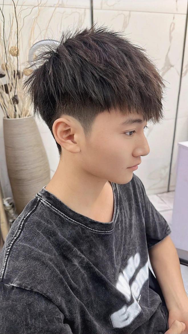 時尚變遷，探索短發(fā)型風(fēng)潮與影響，展望2025最新流行趨勢