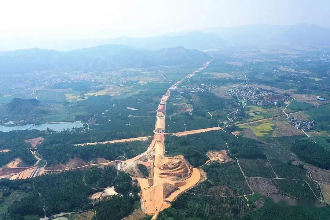 武鳴最新航拍，城市新貌的窺探與觀點(diǎn)闡述