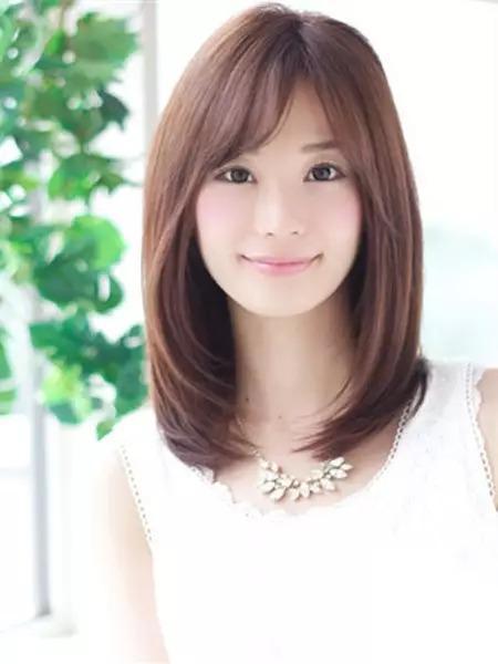 從入門到精通，2025最新短直發(fā)發(fā)型指南，引領(lǐng)時(shí)尚風(fēng)潮！