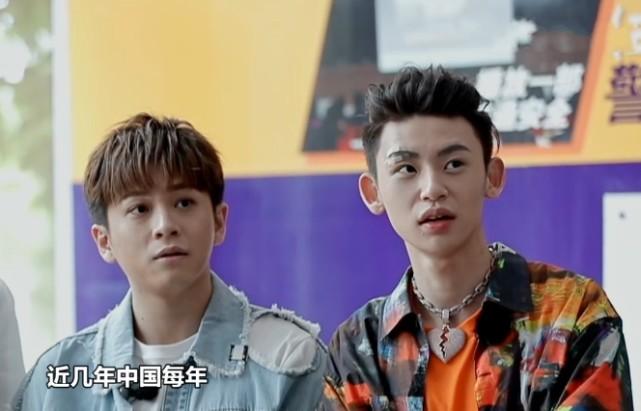 小鬼最新綜藝節(jié)目，青春風(fēng)暴背后的背景、事件與影響力