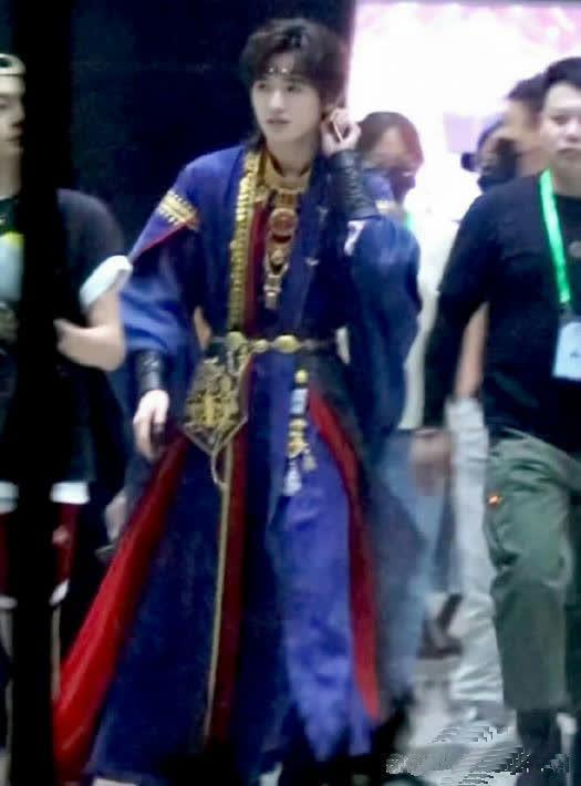 王牌最新路透照揭秘，小巷深處的獨(dú)特風(fēng)情